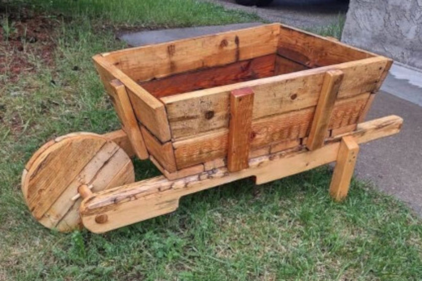 (image for) Barrow Planter 2