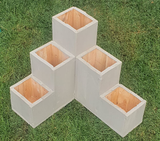 (image for) Corner Stepped Planter